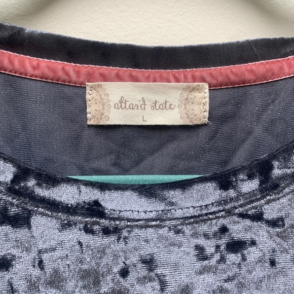 Alter’d state velvet top - Picture 2 of 2